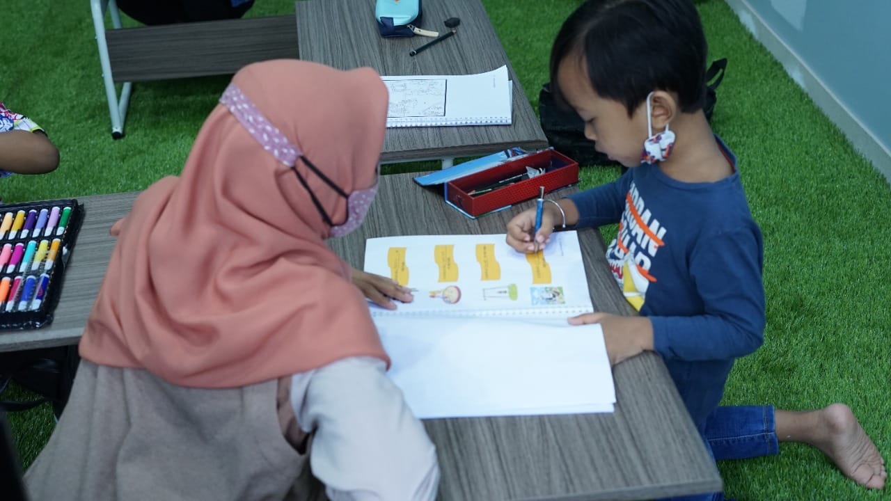 Anak belajar presentasi dan public speaking