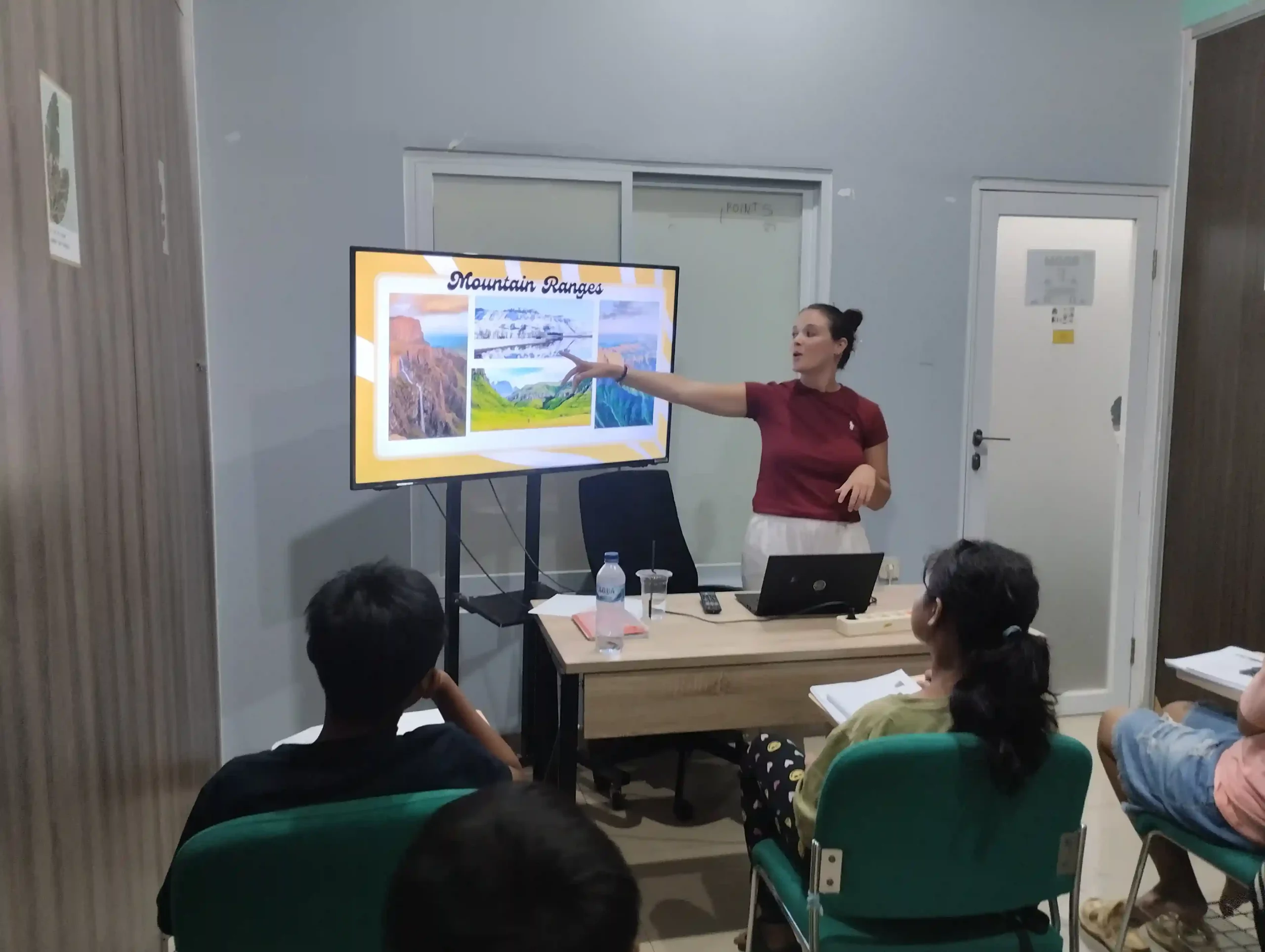 Anak belajar storytelling dan bercerita